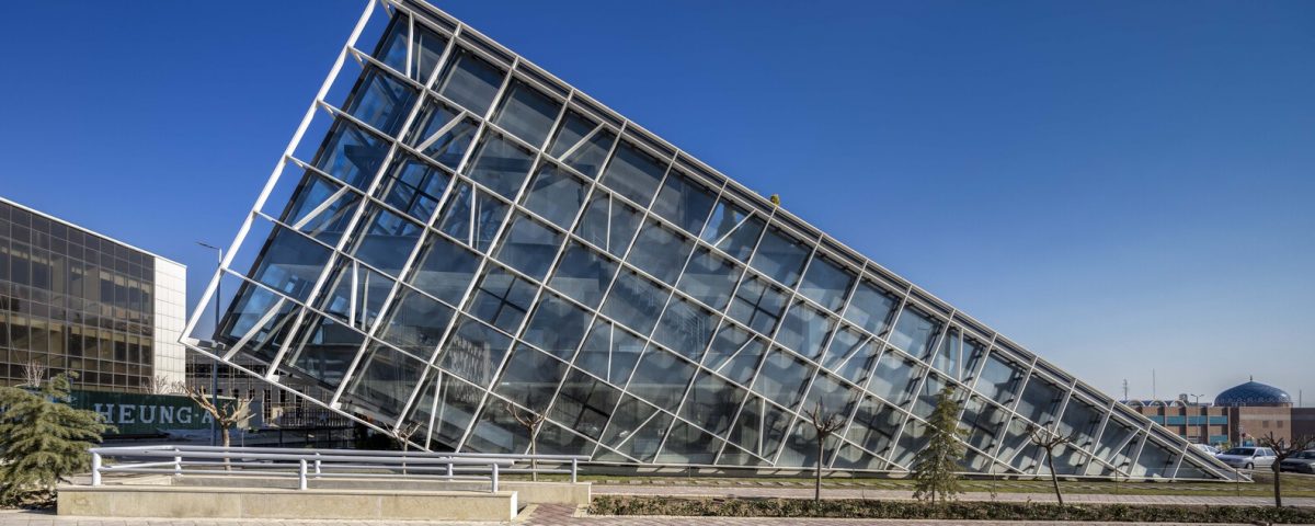 ساختمان تجاری و اداری