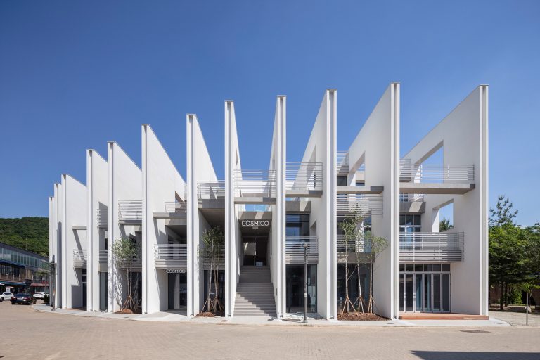 Chronotope Wall ساختمان اداری تجاری